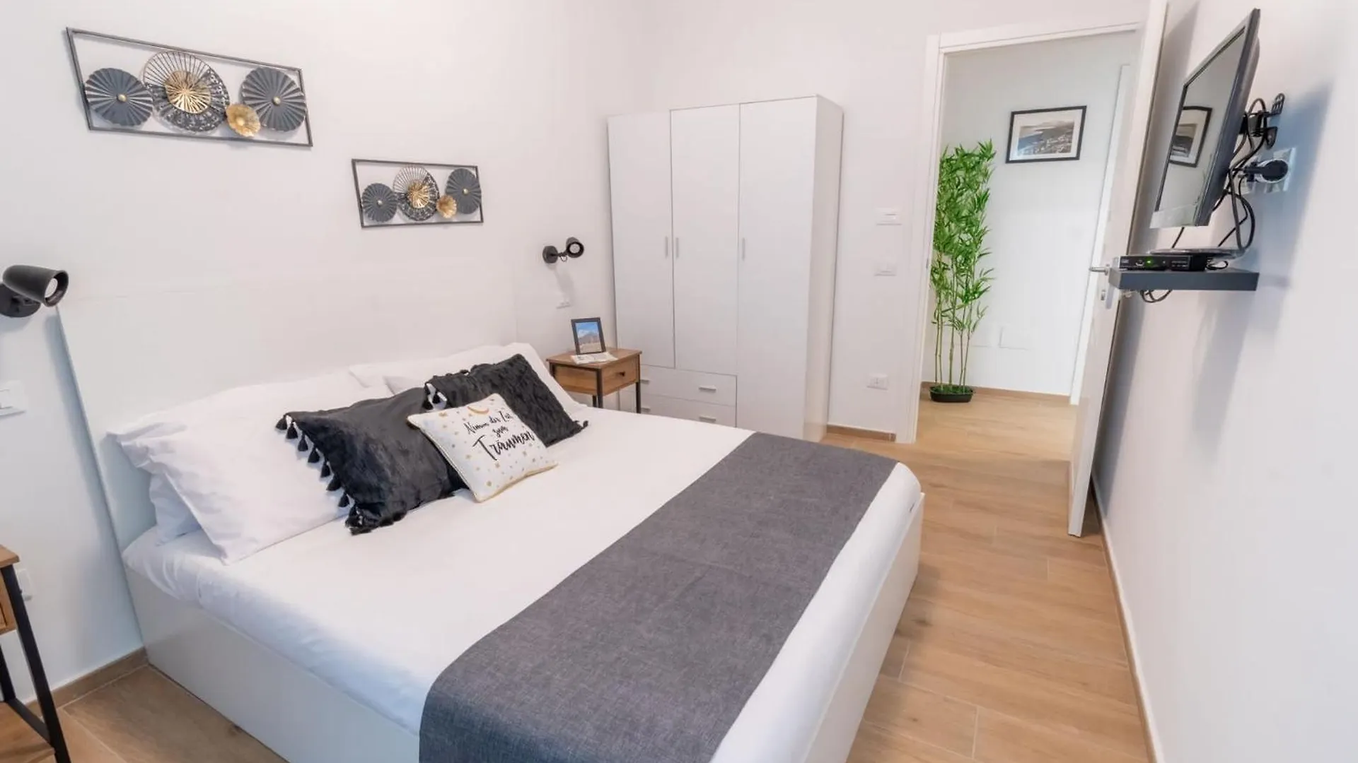 Le Tre Chiavi Apartment Palermo 0*,